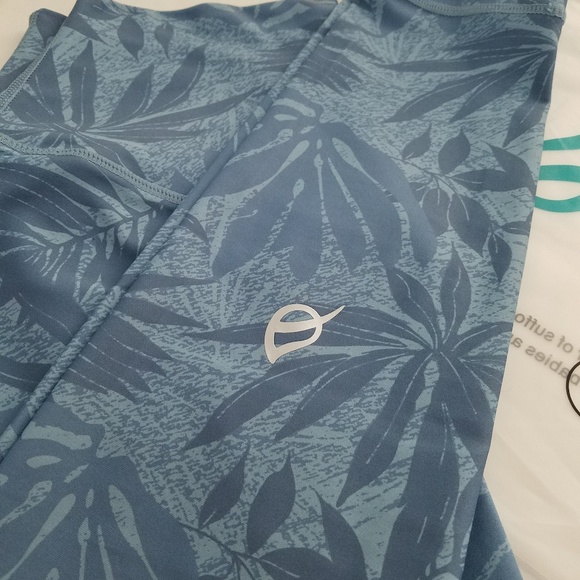 Desa'ree Swift Leggings - Picture 2 of 3